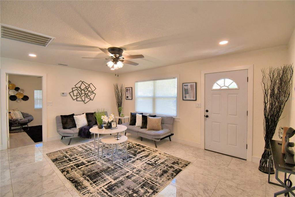 6960 2nd Street Mulberry, FL 33860 - Photo 10 of 39 a living room with furniture and a rug