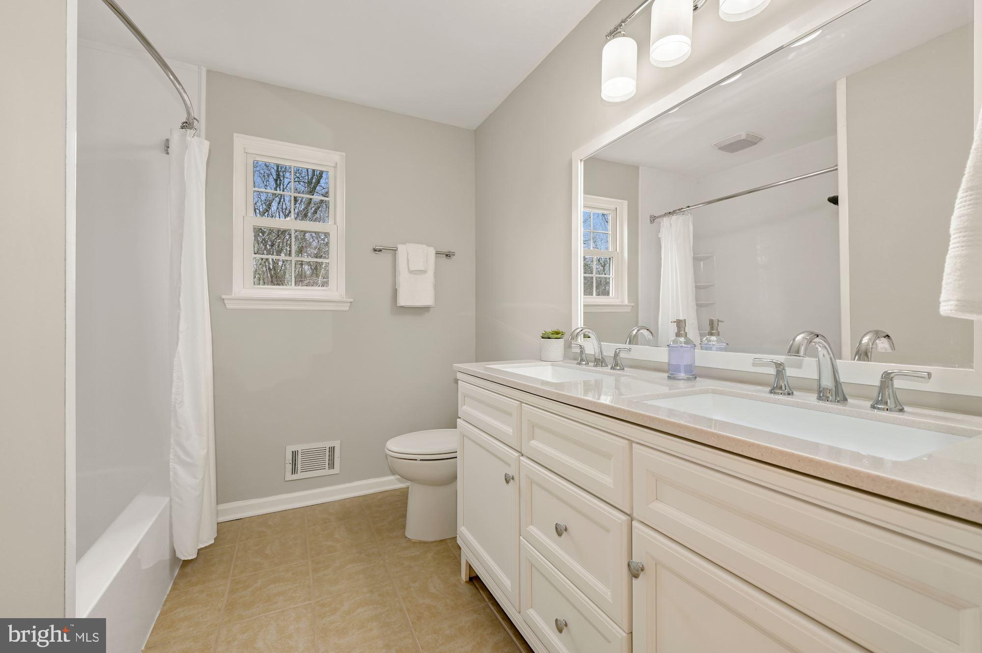 121 Bracken Road Medford, NJ 08055 - Photo 22 of 34 Upstairs Hall Bathroom