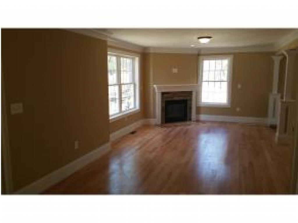 32 Longview Circle, Unit B Pelham, NH 03076 - Photo 4 of 10