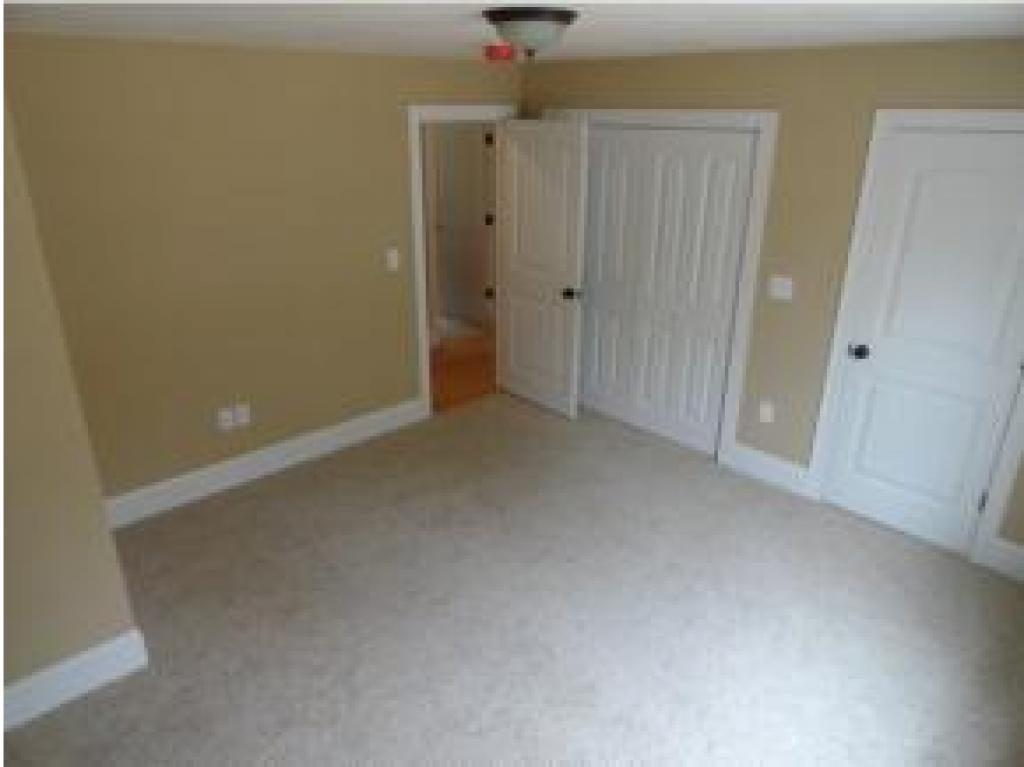 32 Longview Circle, Unit B Pelham, NH 03076 - Photo 6 of 10