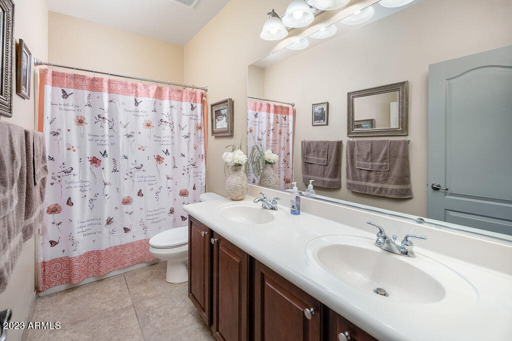 3401 West Montello Road Phoenix, AZ 85086 - Photo 18 of 35 18_Bath_01