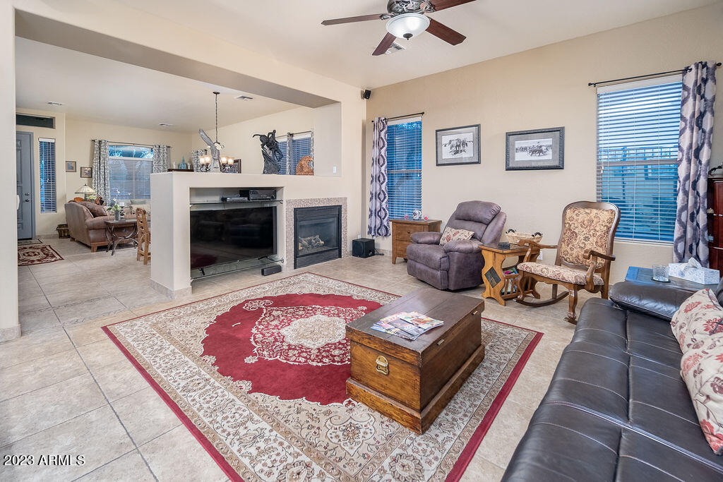 3401 West Montello Road Phoenix, AZ 85086 - Photo 6 of 35 06_Family-Room_02