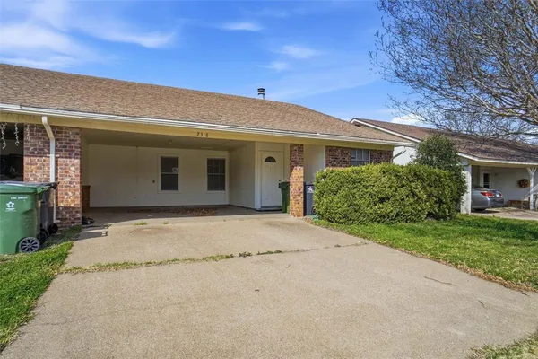 $1,600 | 2318 Lindblad Court, Arlington, TX 76016