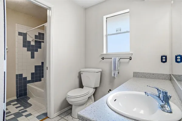 $1,600 | 2318 Lindblad Court, Arlington, TX 76016