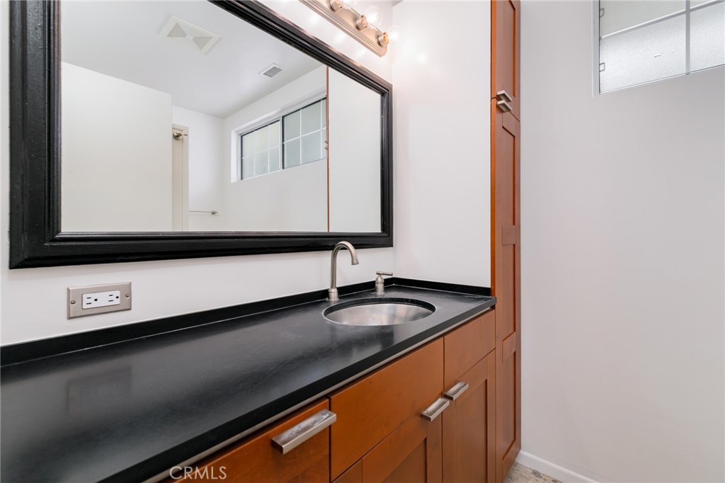 2128 Oak Crest Drive Riverside, CA 92506 - Photo 25 of 39 Shared Bathroom 2