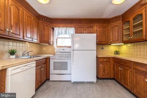 $495,000 | 43 Thimbleberry Lane, Levittown, PA 19054