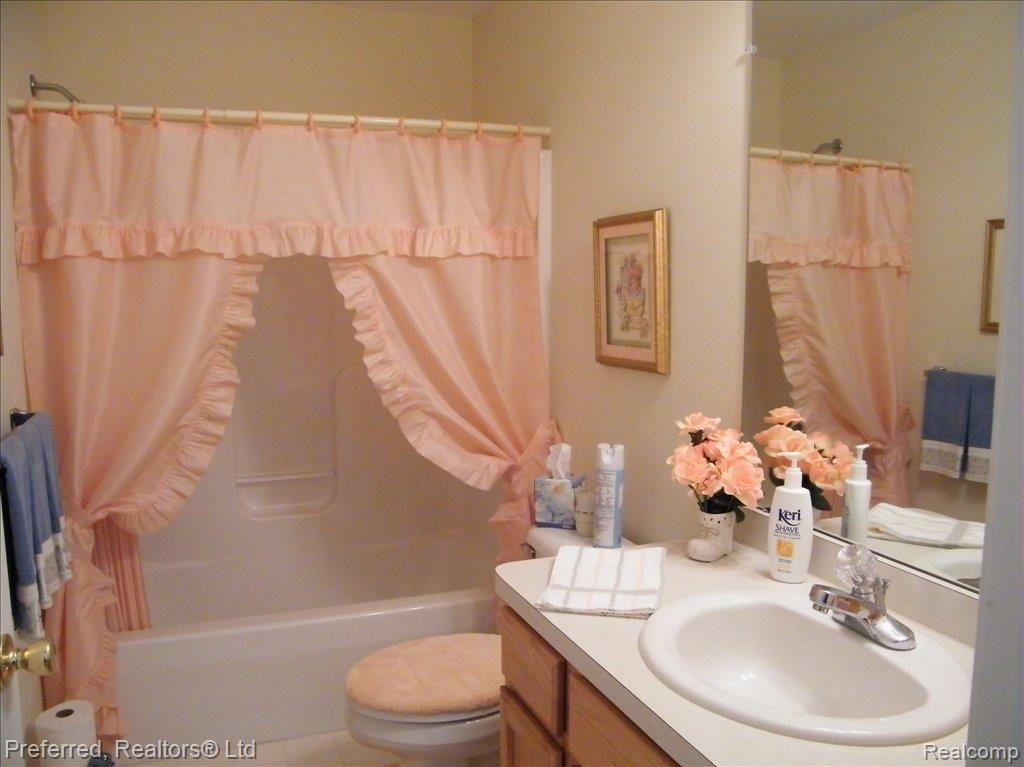 20751 Inverness Lane, Unit 8 Taylor, MI 48180 - Photo 13 of 13 bath 2