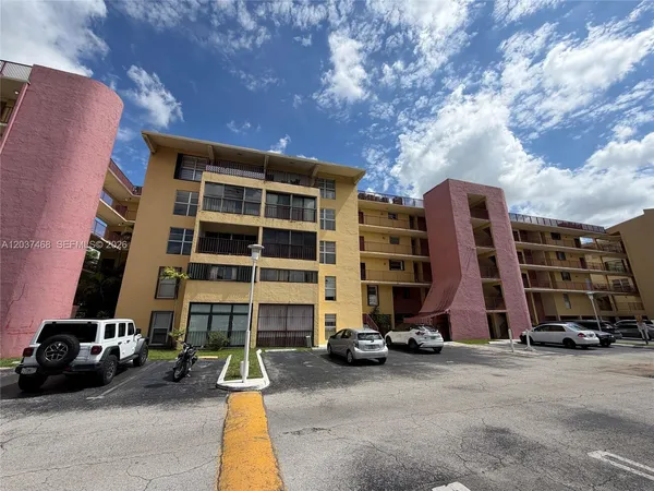 $1,800 | 8775 Park Boulevard, Unit 406, Miami, FL 33172