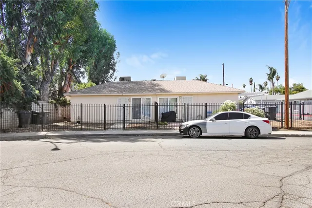 a view of a house with backyard and sitting area