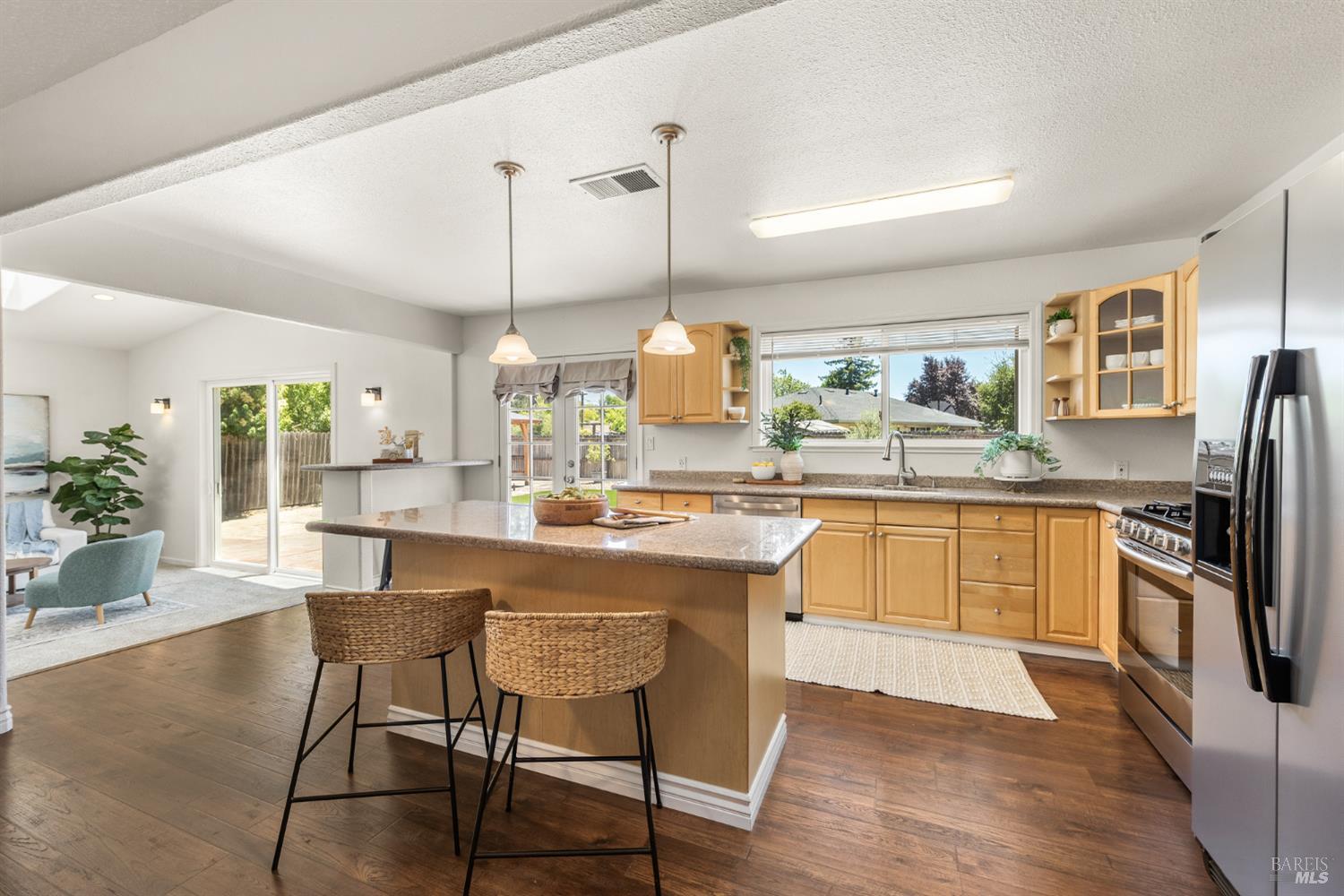 4414 Vine Street Santa Rosa, CA 95409 - Photo 7 of 38