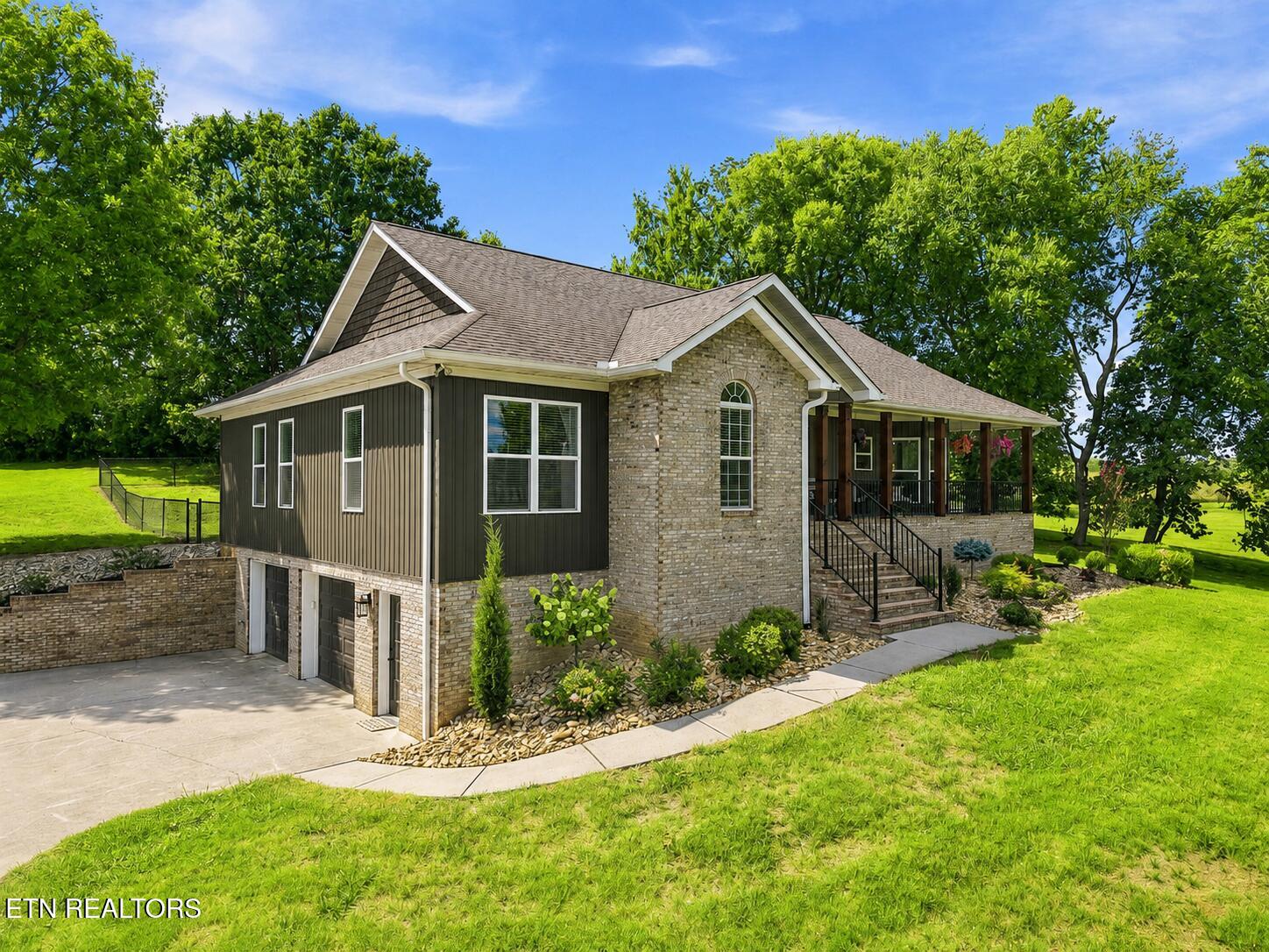 1495 Matlock Bend Road East Loudon, TN 37774 - Photo 4 of 50 Large Manicured Yard