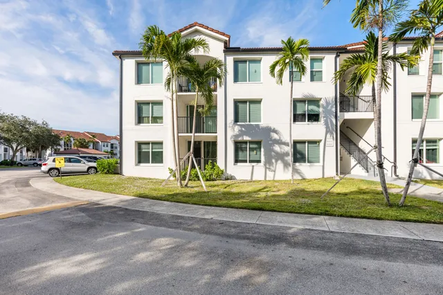 a view of a house with a yard and plants