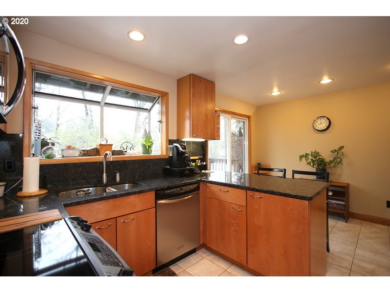 215 Southeast La Mesa Court Gresham, OR 97080 - Photo 5 of 24