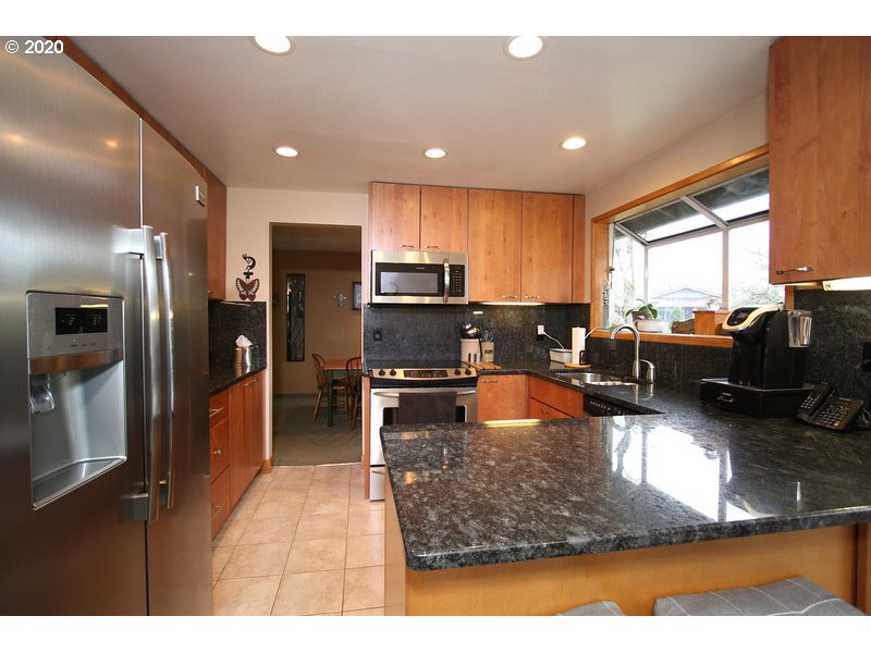 215 Southeast La Mesa Court Gresham, OR 97080 - Photo 6 of 24