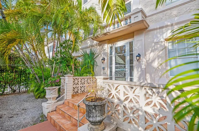 a view of an outdoor space with a street