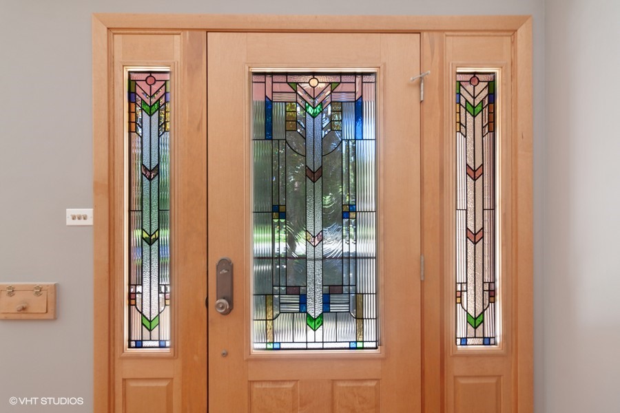399 Audubon Road Riverside, IL 60546 - Photo 3 of 31 a view of a entryway