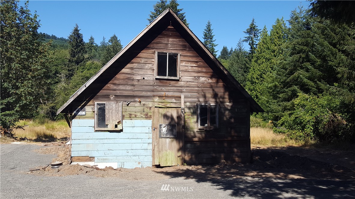 1499 King Road Winlock, WA 98596 - Photo 15 of 16 a view of a house and a yard