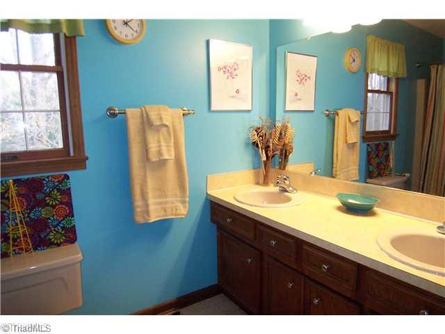 118 Teague Road Winston-Salem, NC 27107 - Photo 14 of 16 Other Bath.