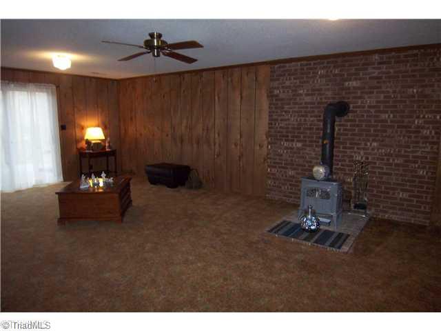 118 Teague Road Winston-Salem, NC 27107 - Photo 15 of 16 Den/Family/Great Room.