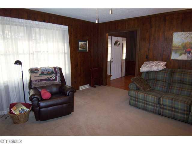 118 Teague Road Winston-Salem, NC 27107 - Photo 5 of 16 Living Room.