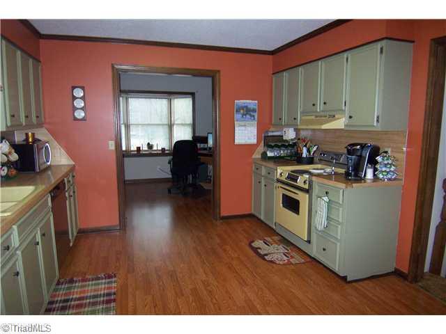 118 Teague Road Winston-Salem, NC 27107 - Photo 7 of 16 Kitchen.