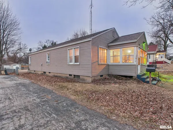$100,000 | 551 3rd Street, Lincoln, IL 62656