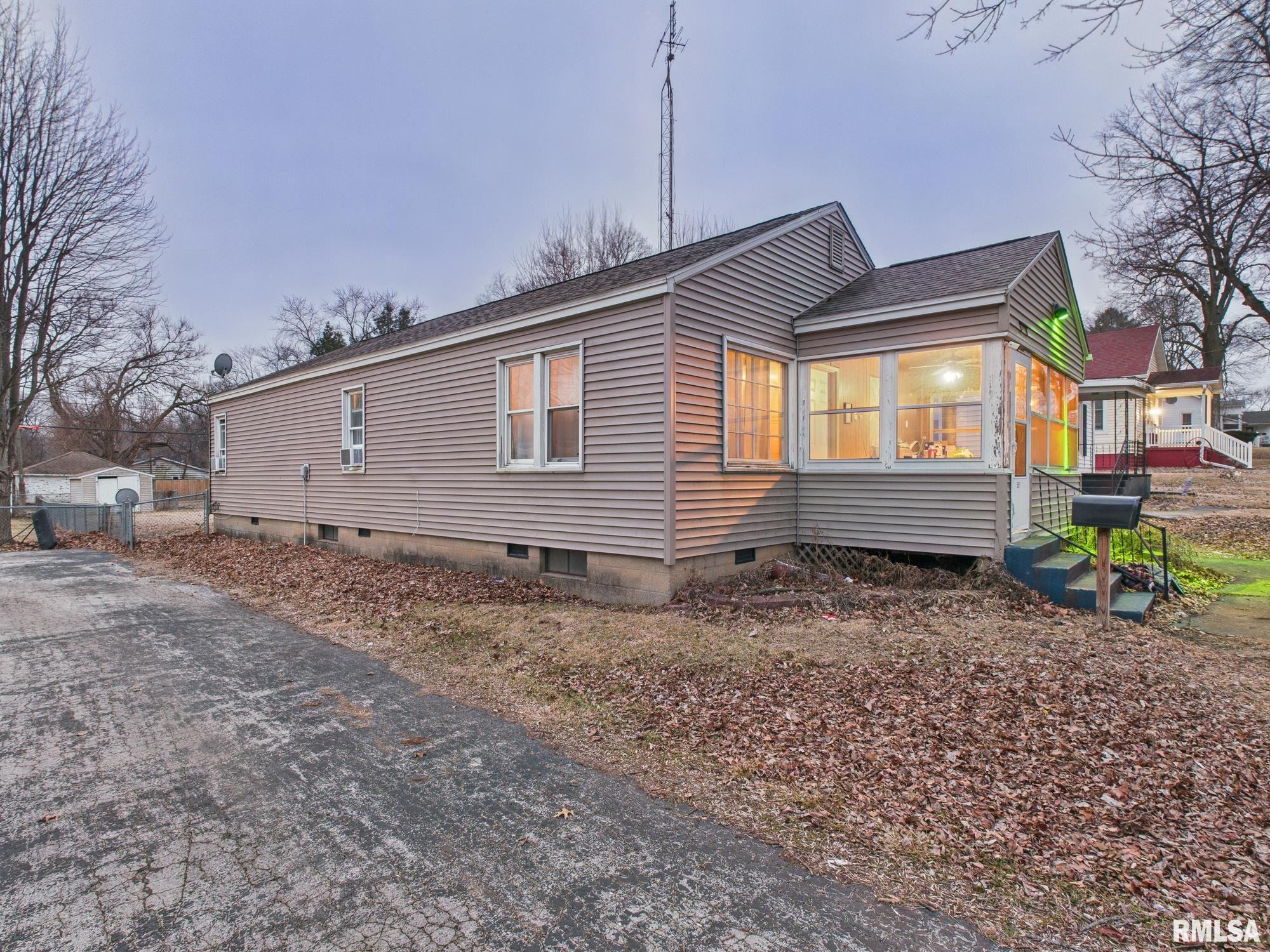 551 3rd Street Lincoln, IL 62656 - Photo 2 of 18