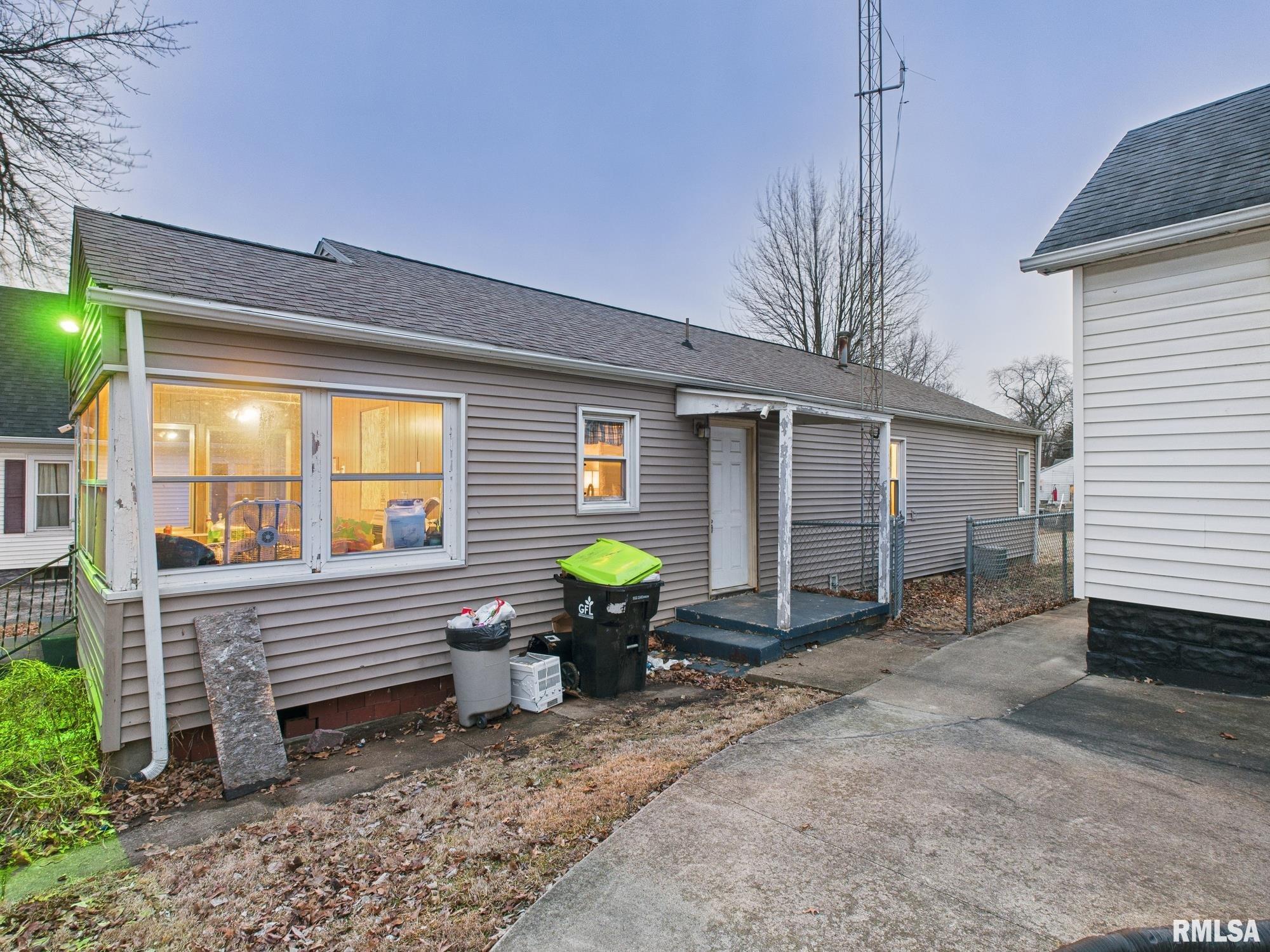 551 3rd Street Lincoln, IL 62656 - Photo 3 of 18