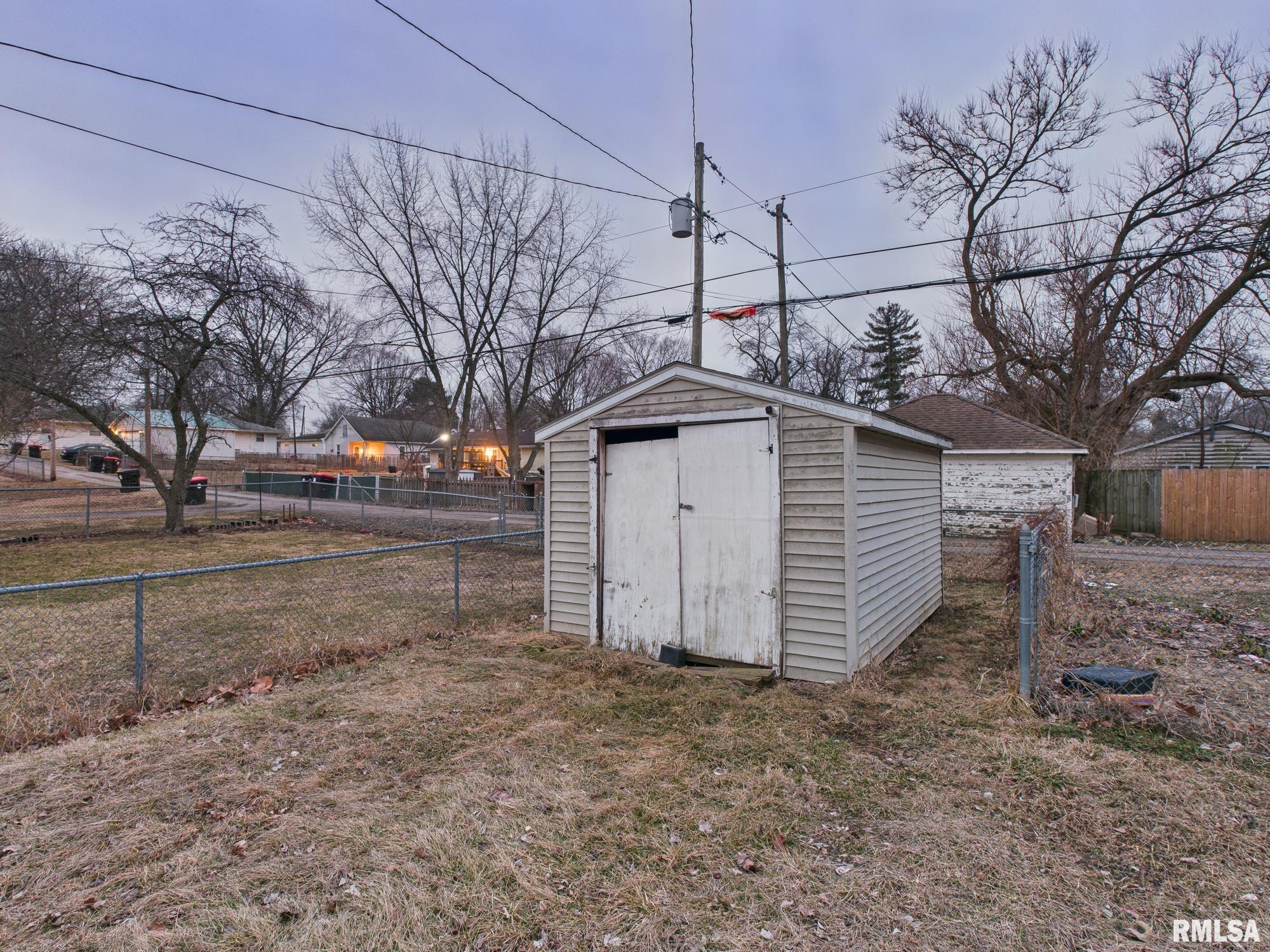 551 3rd Street Lincoln, IL 62656 - Photo 7 of 18