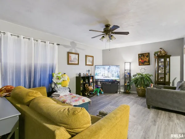 $100,000 | 551 3rd Street, Lincoln, IL 62656