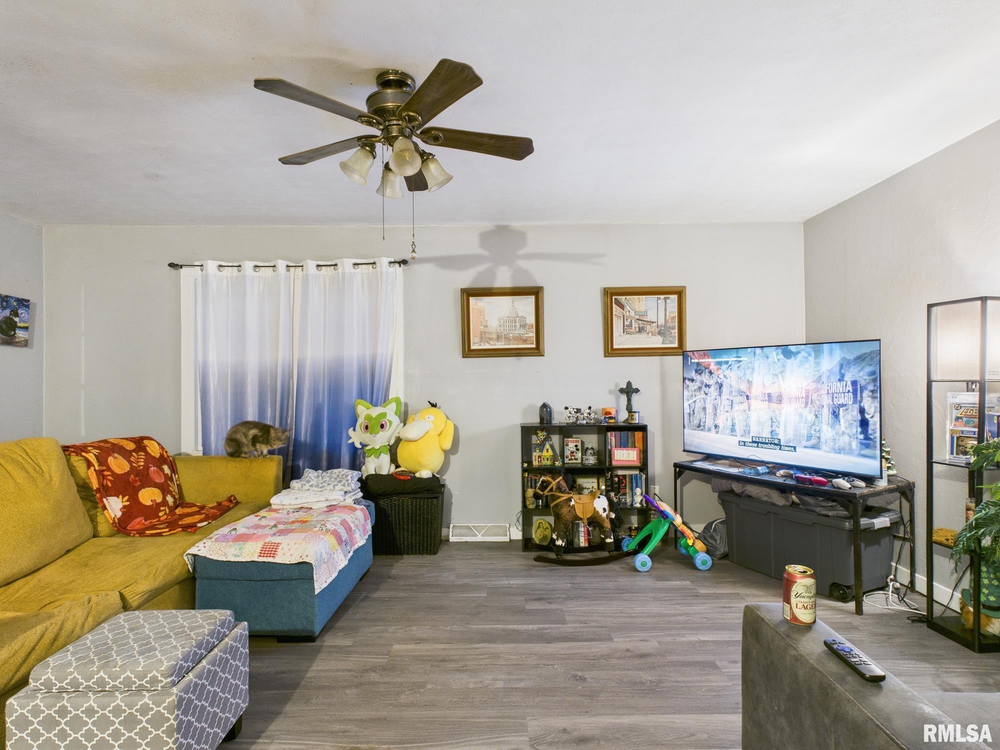 551 3rd Street Lincoln, IL 62656 - Photo 10 of 18