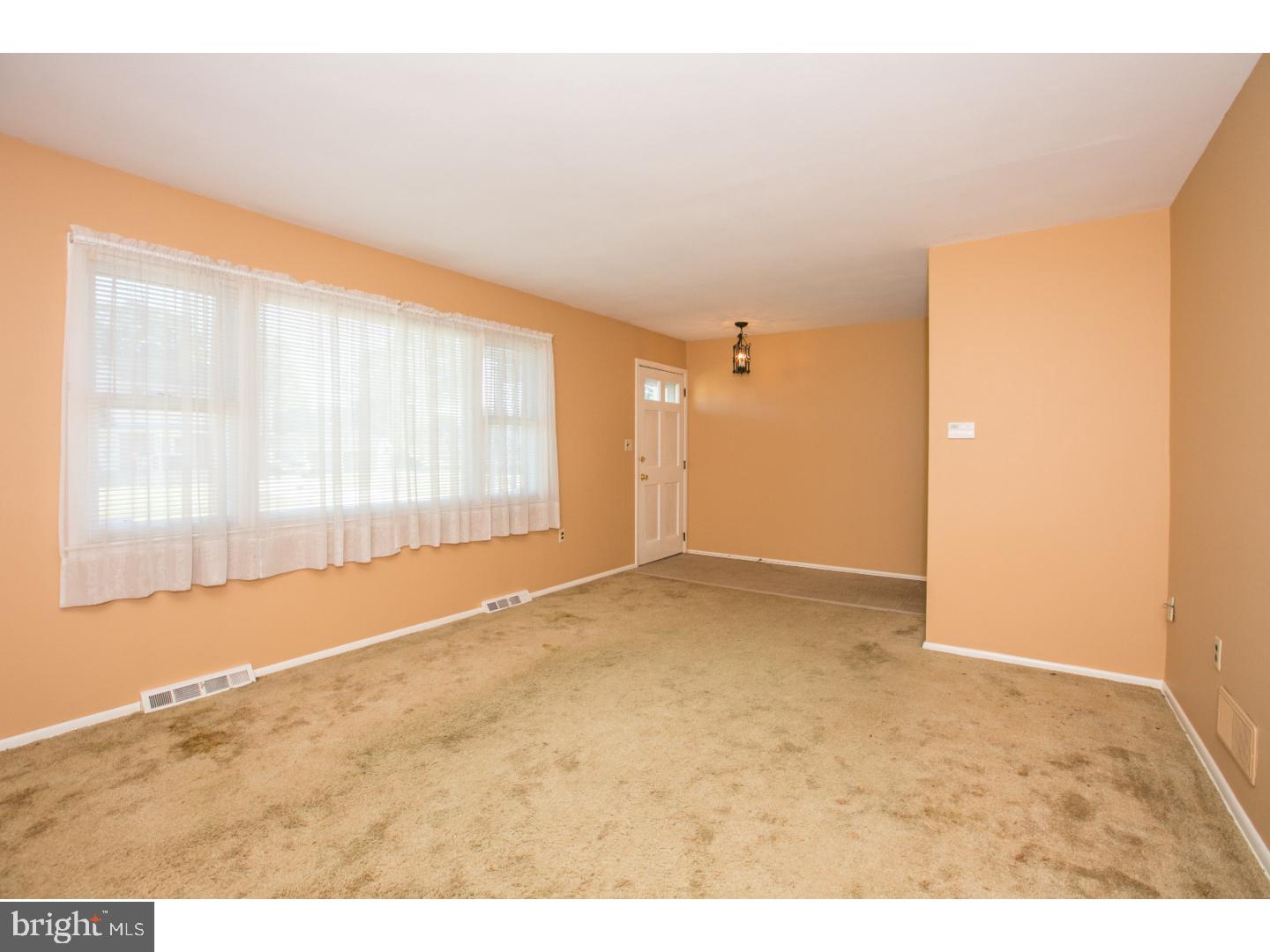 33 Maitland Road Hamilton, NJ 08620 - Photo 3 of 24 Gallery Image 3