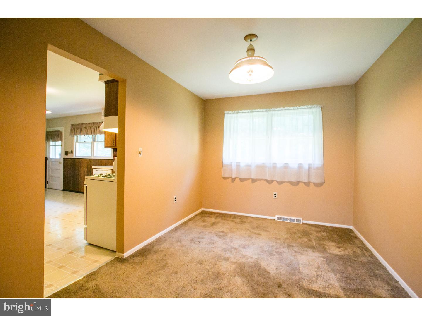 33 Maitland Road Hamilton, NJ 08620 - Photo 4 of 24 Gallery Image 4