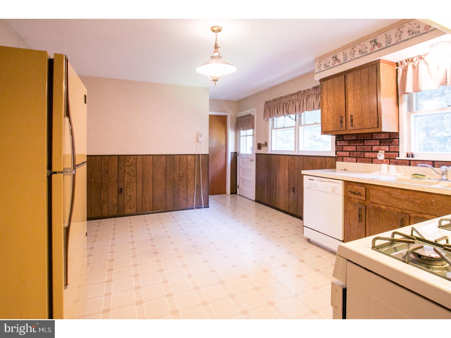 33 Maitland Road Hamilton, NJ 08620 - Photo 5 of 24 Gallery Image 5