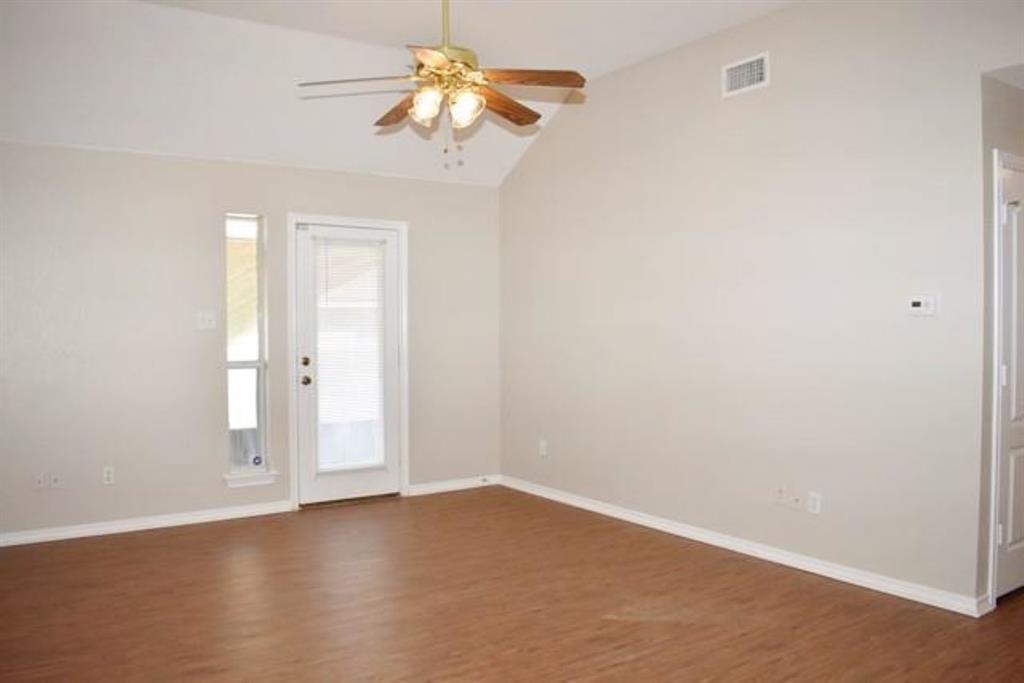 752 Stribling Circle Azle, TX 76020 - Photo 3 of 17