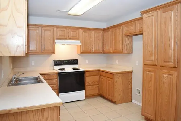 $350,000 | 752 Stribling Circle, Azle, TX 76020