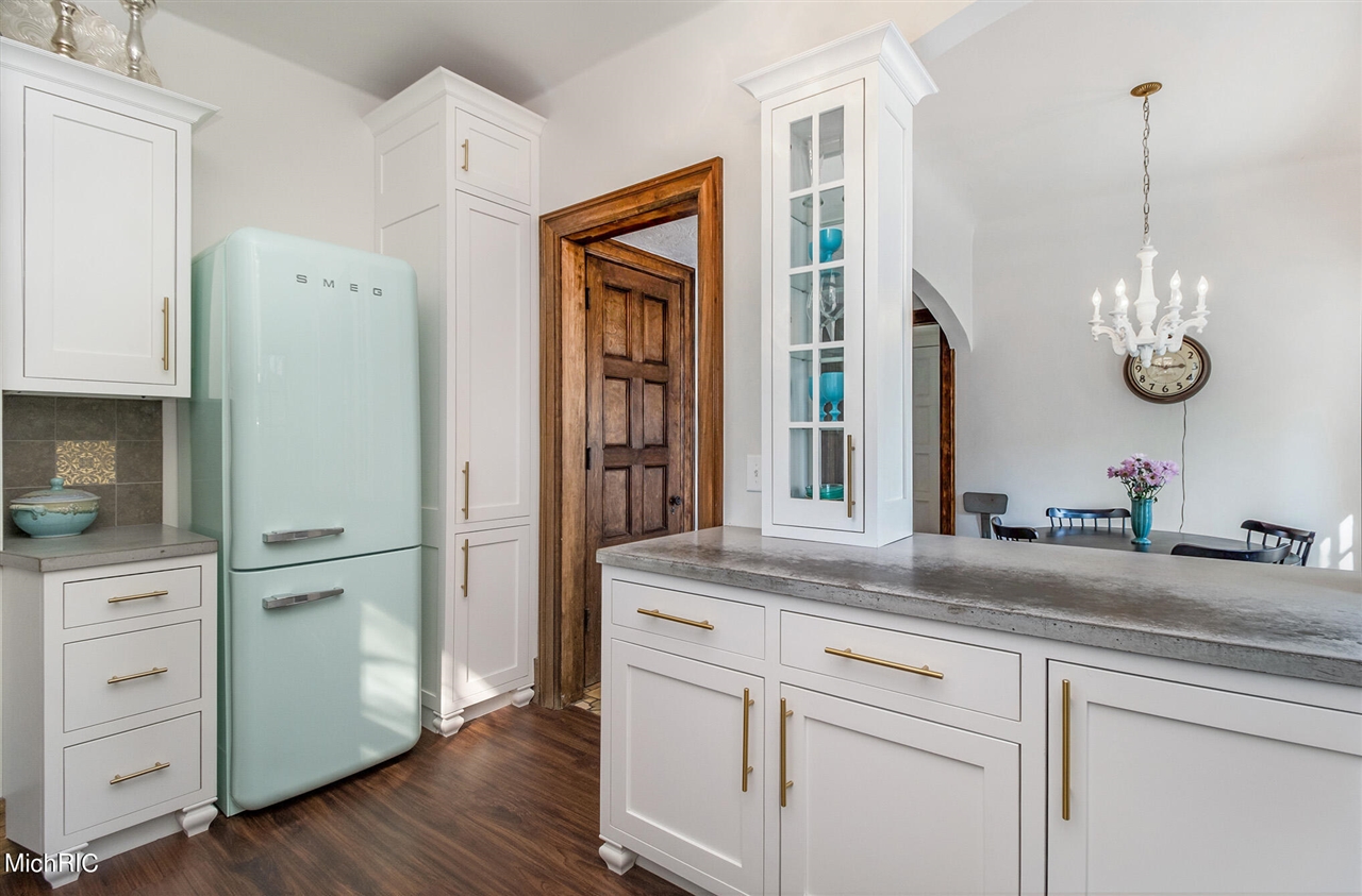 1405 Long Road Kalamazoo, MI 49008 - Photo 12 of 49