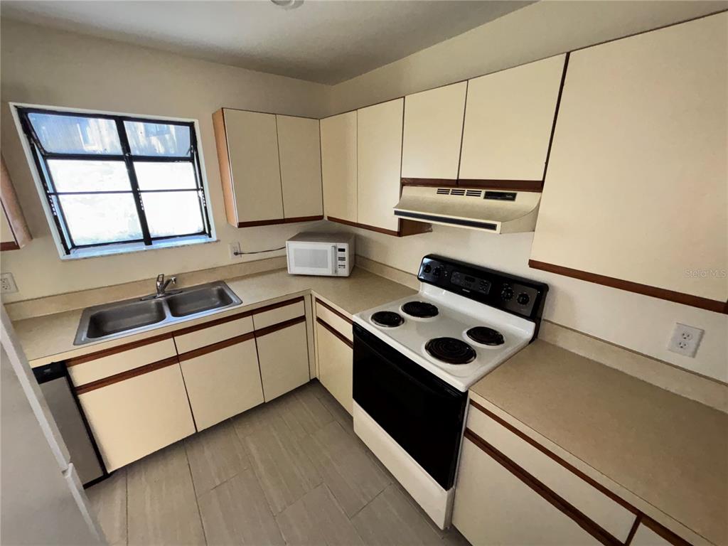 2300 Southwest 43rd Street, Unit O4 Gainesville, FL 32607 - Photo 2 of 12