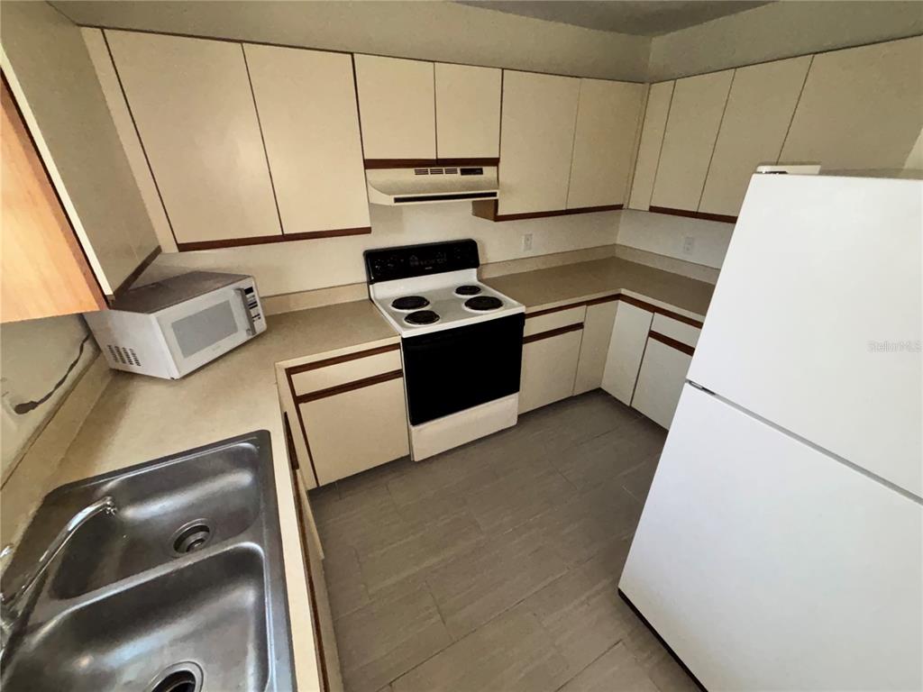 2300 Southwest 43rd Street, Unit O4 Gainesville, FL 32607 - Photo 3 of 12