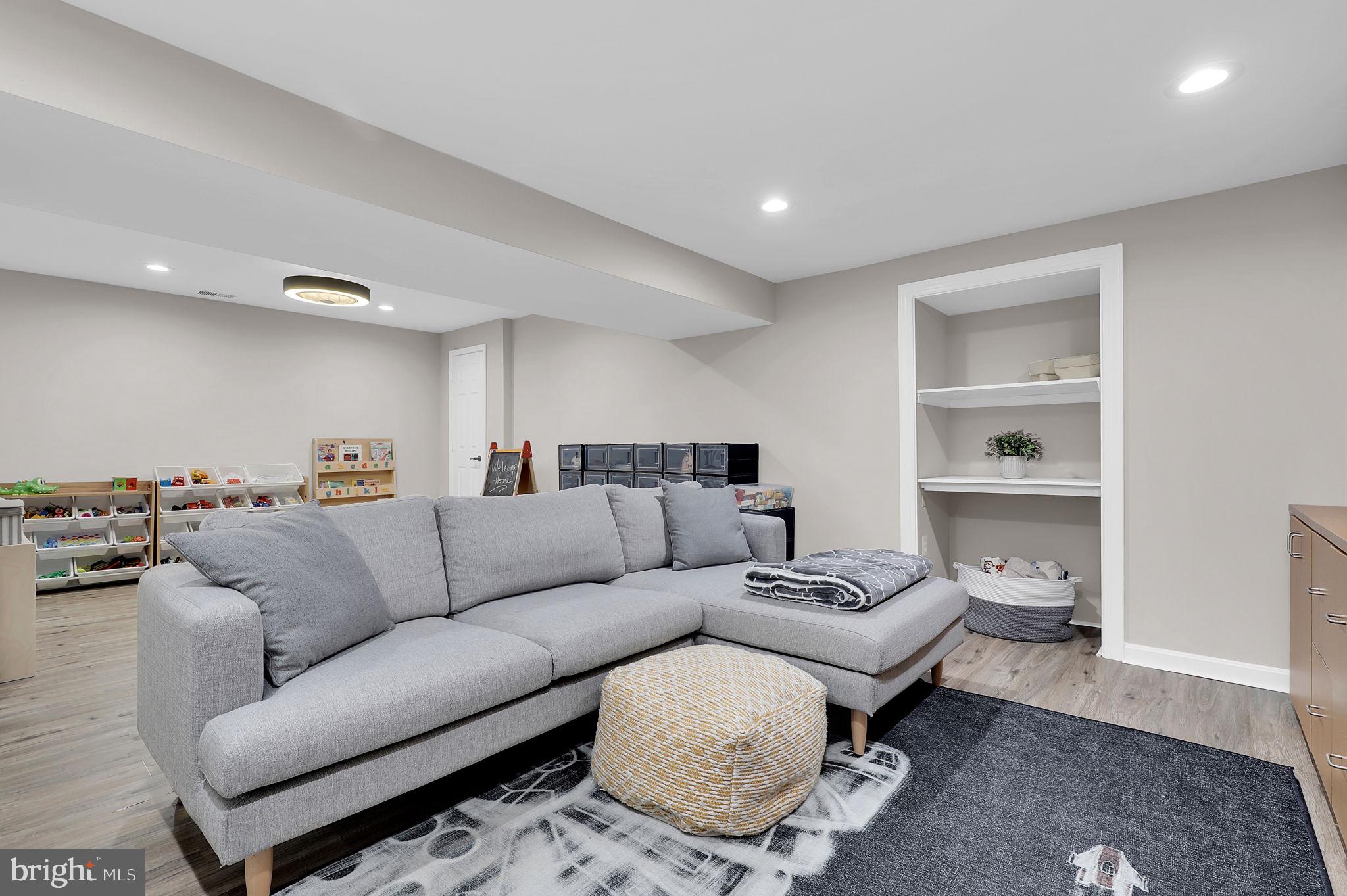 14901 Running Ridge Lane Silver Spring, MD 20906 - Photo 32 of 49 a living room with furniture and a window