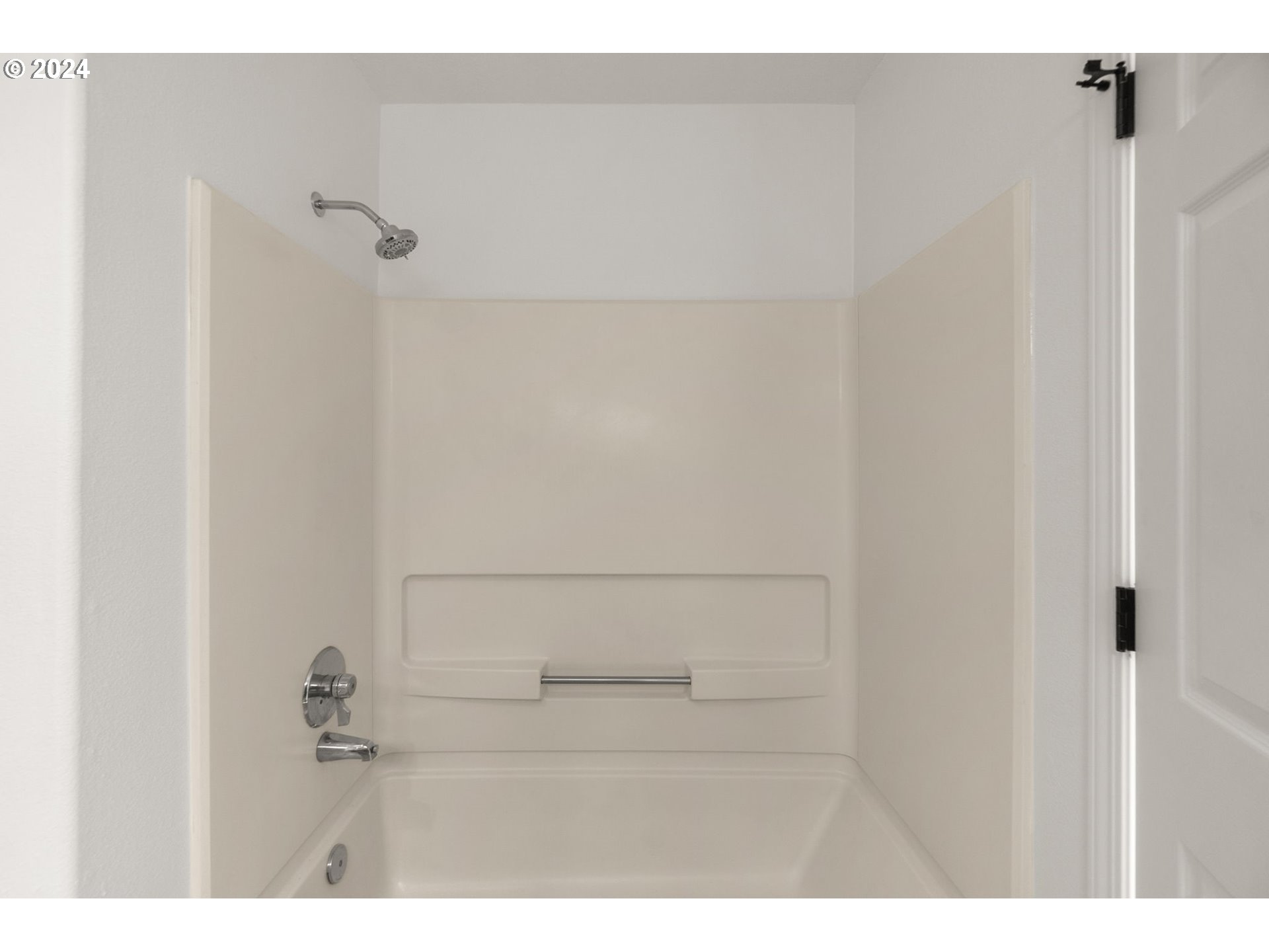 2501 Northwest 1st Drive Gresham, OR 97030 - Photo 18 of 27 a view of a bathroom