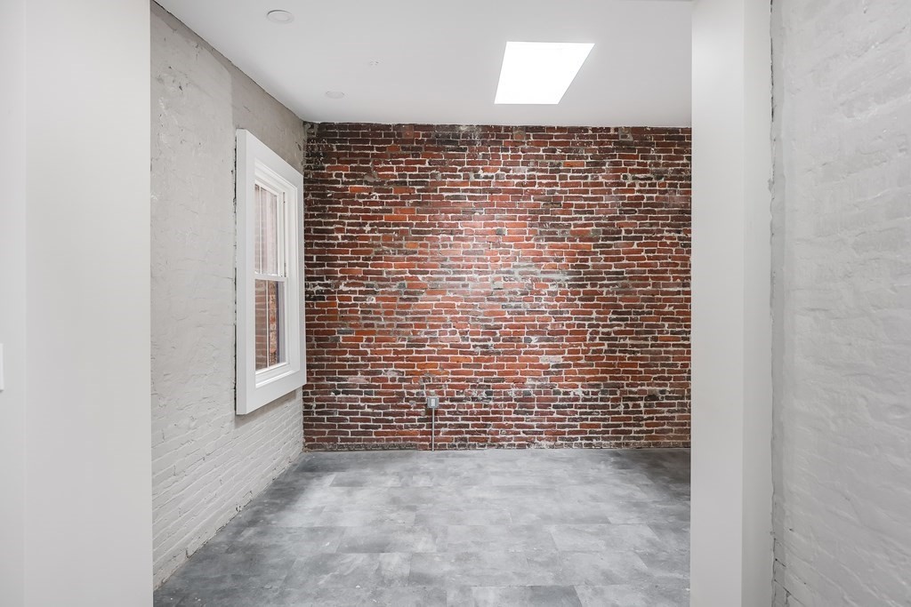 17 Sheafe Street, Unit 4 Boston, MA 02113 - Photo 3 of 6 a view of door