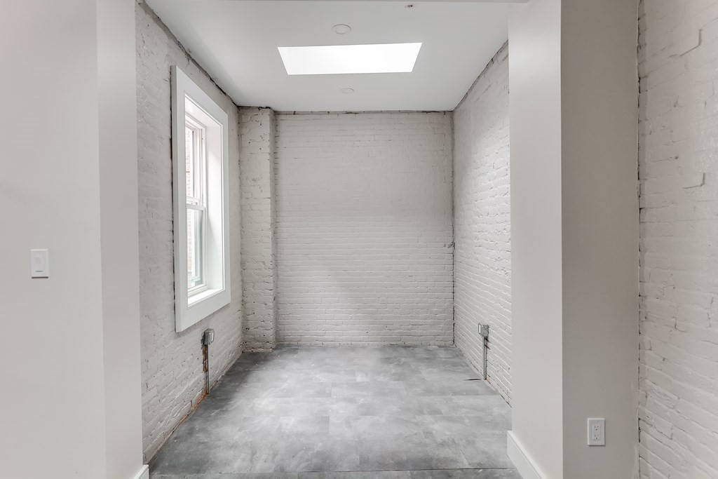17 Sheafe Street, Unit 4 Boston, MA 02113 - Photo 4 of 6 an empty room with windows