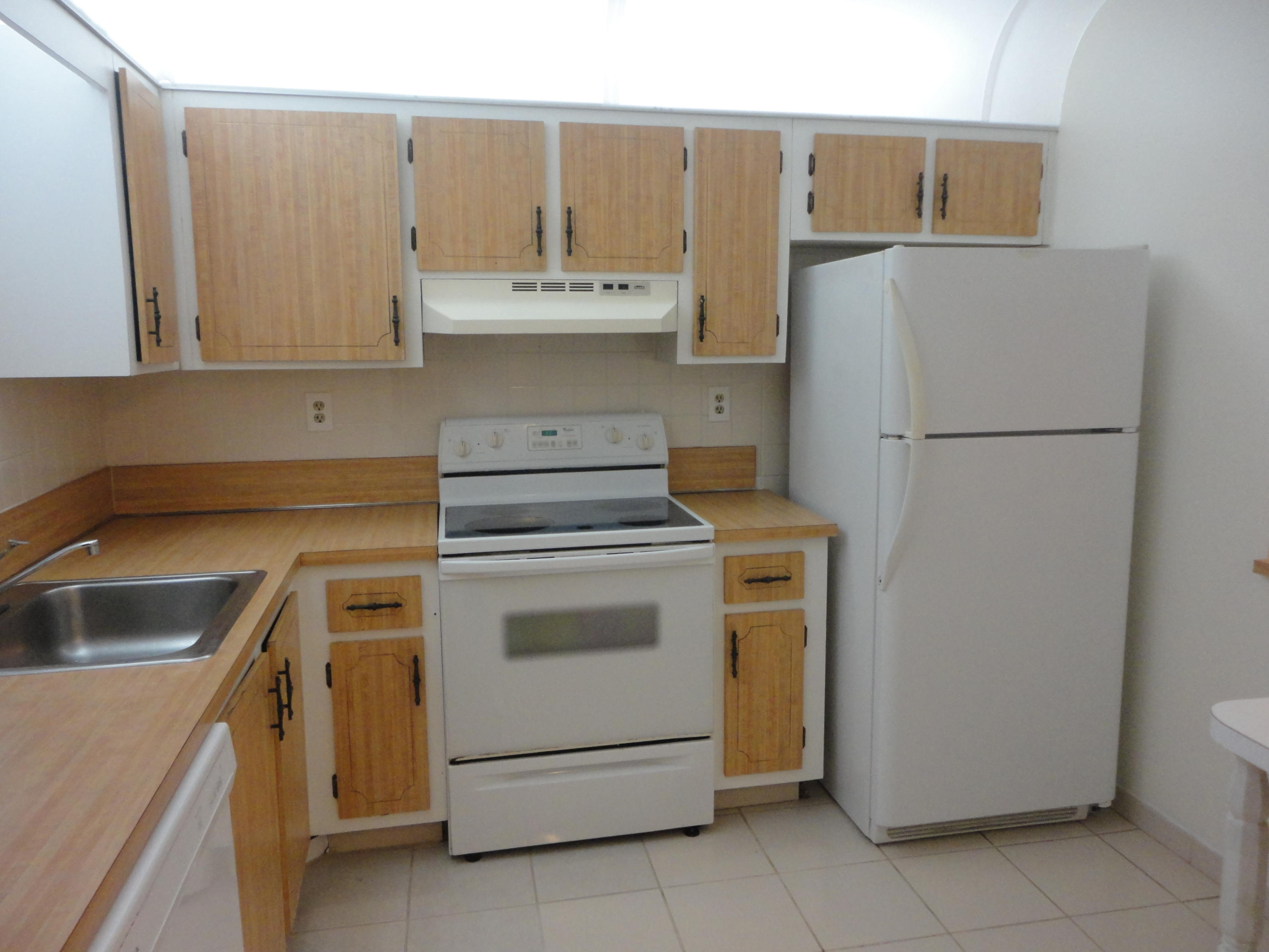 9235 Southwest 8th Street, Unit 504 Boca Raton, FL 33428 - Photo 7 of 19 DSC05851