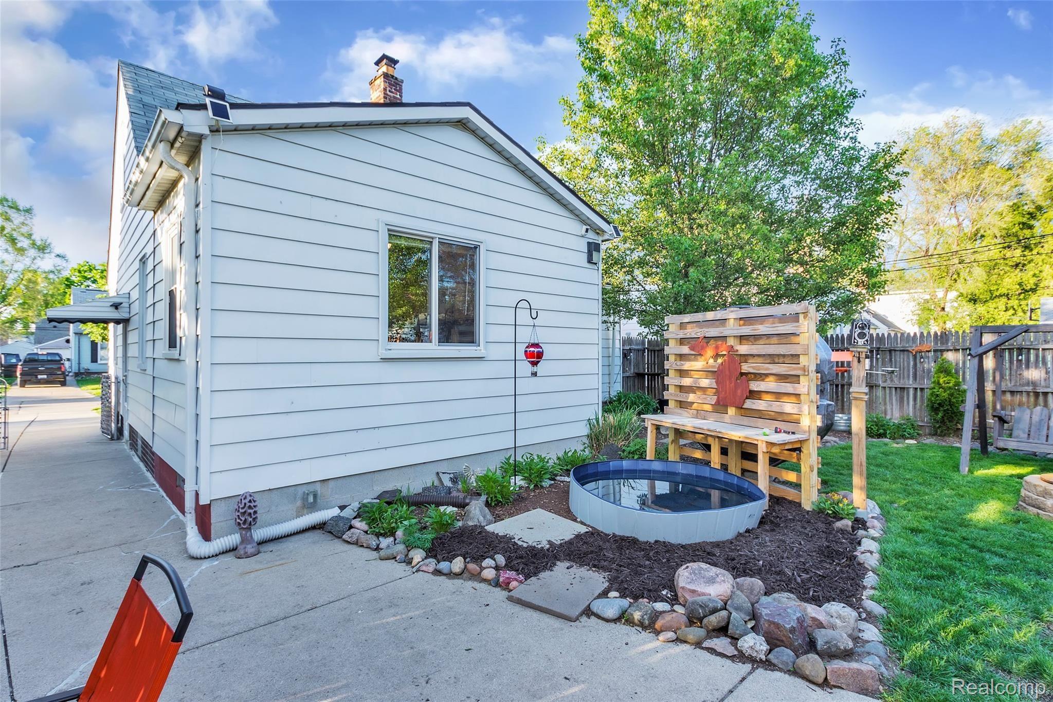 8296 Standard Street Center Line, MI 48015 - Photo 37 of 38 37-8296-Standard-St-WindowStill-Real-Estate-Photography-37.jpg