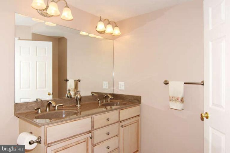 9541 Chaton Road Laurel, MD 20723 - Photo 5 of 15 Bath #1