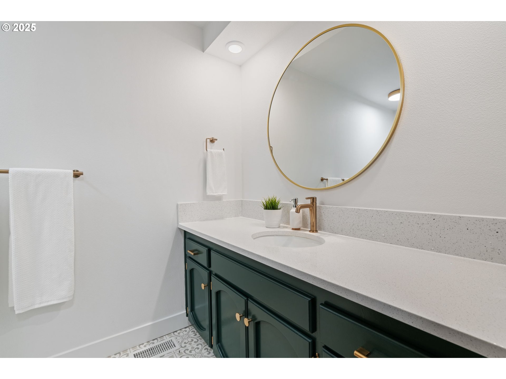 2845 Southwest Raleighview Drive Portland, OR 97225 - Photo 25 of 48 Gallery Image 25