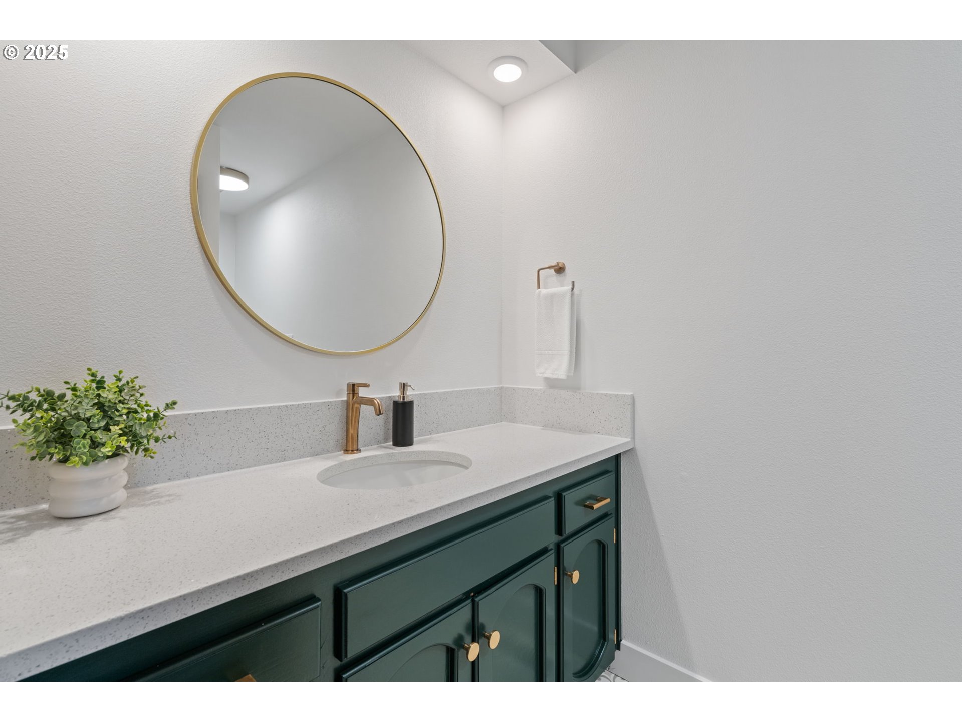 2845 Southwest Raleighview Drive Portland, OR 97225 - Photo 35 of 48 Gallery Image 35