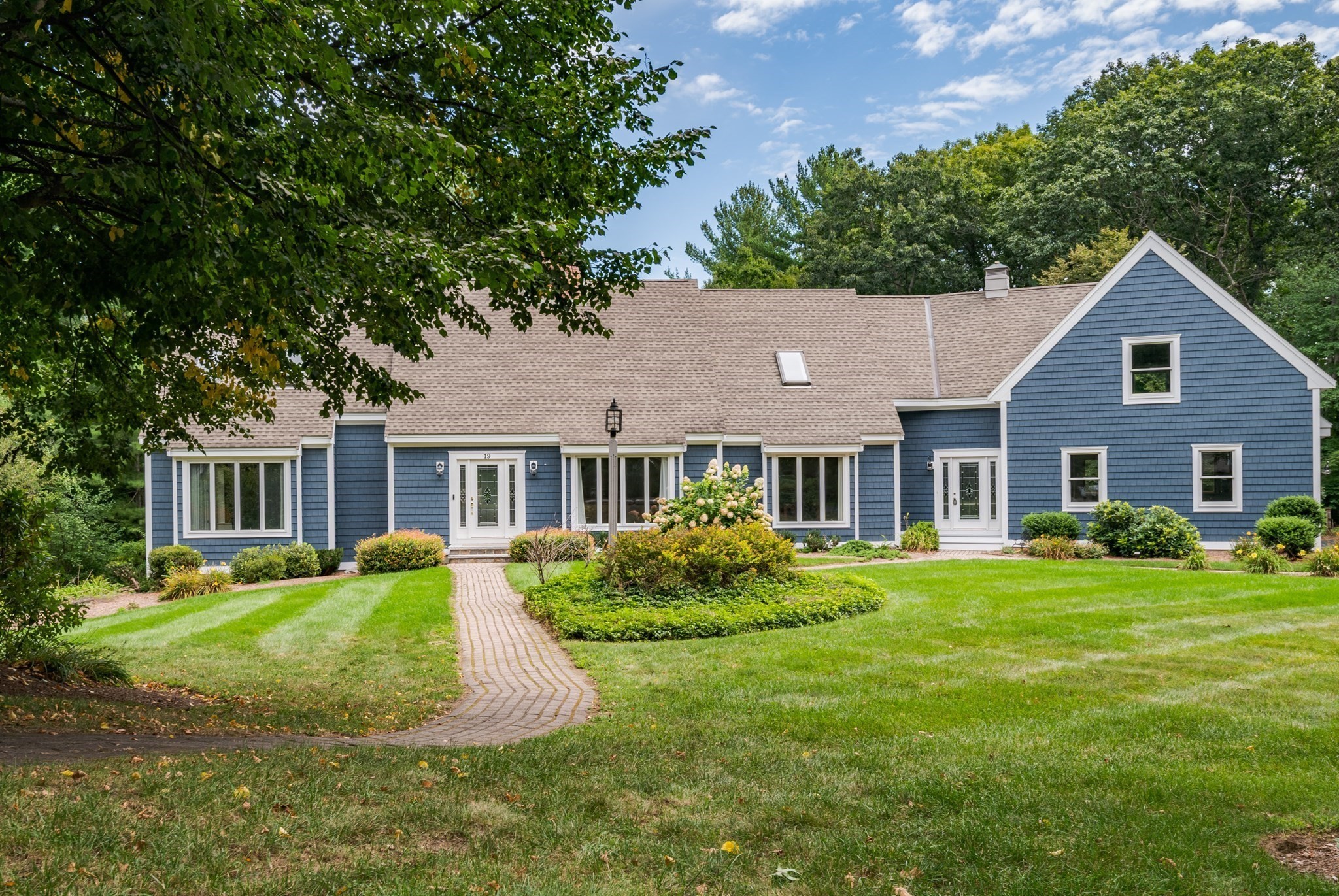 19 Devonshire Road Middleton, MA 01949 - Photo 2 of 41 Gallery Image 2
