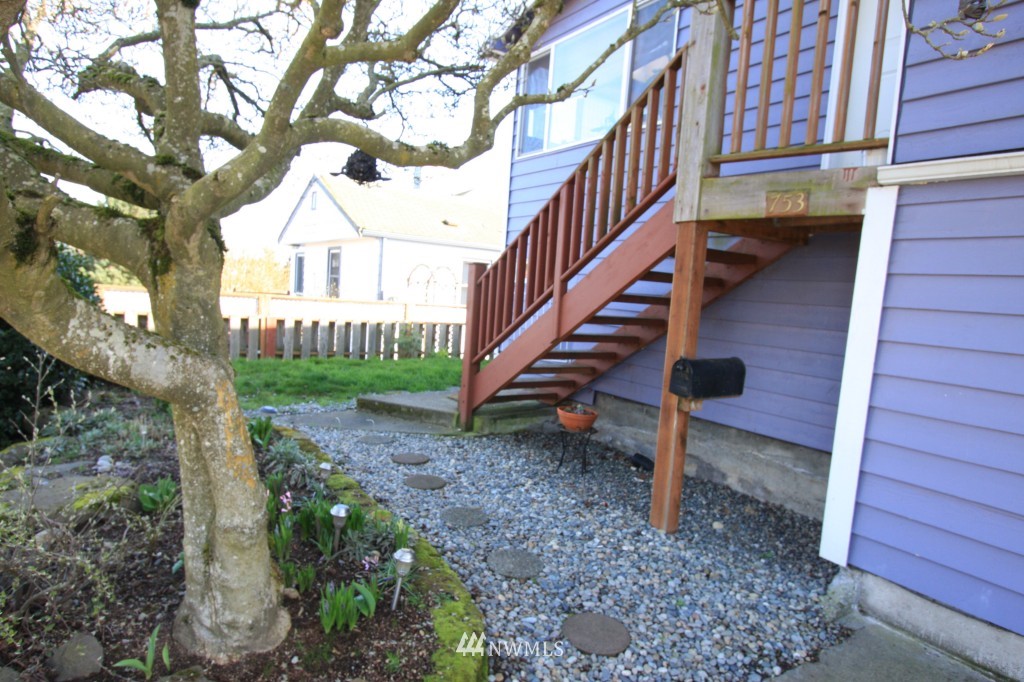 753 North 88th Street Seattle, WA 98103 - Photo 2 of 11 Gallery Image 2